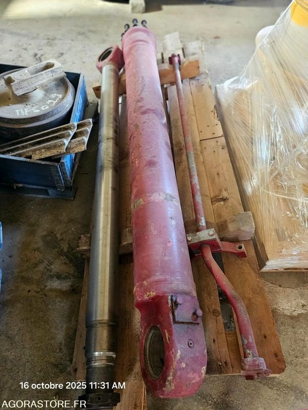 VERIN DE BALANCIER POUR PELLE LIEBHERR R974C - Spare parts for Construction machinery: picture 4 VERIN DE BALANCIER POUR PELLE LIEBHERR R974C - Spare parts for Construction machinery: picture 4