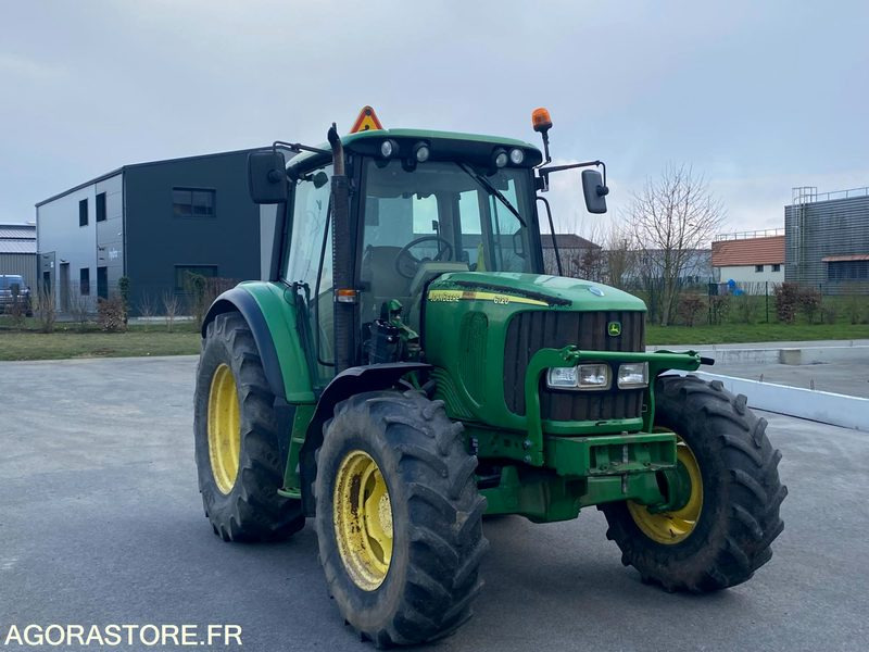 Tracteur John Deere 6120 - Farm tractor: picture 1 Tracteur John Deere 6120 - Farm tractor: picture 1