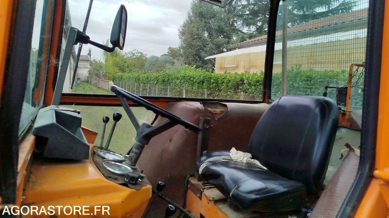 Tracteur RENAULT - 2864H - 1988 - 7723-KY-32 - ROULANT ET MOTEUR TOURNANT - Farm tractor: picture 3 Tracteur RENAULT - 2864H - 1988 - 7723-KY-32 - ROULANT ET MOTEUR TOURNANT - Farm tractor: picture 3