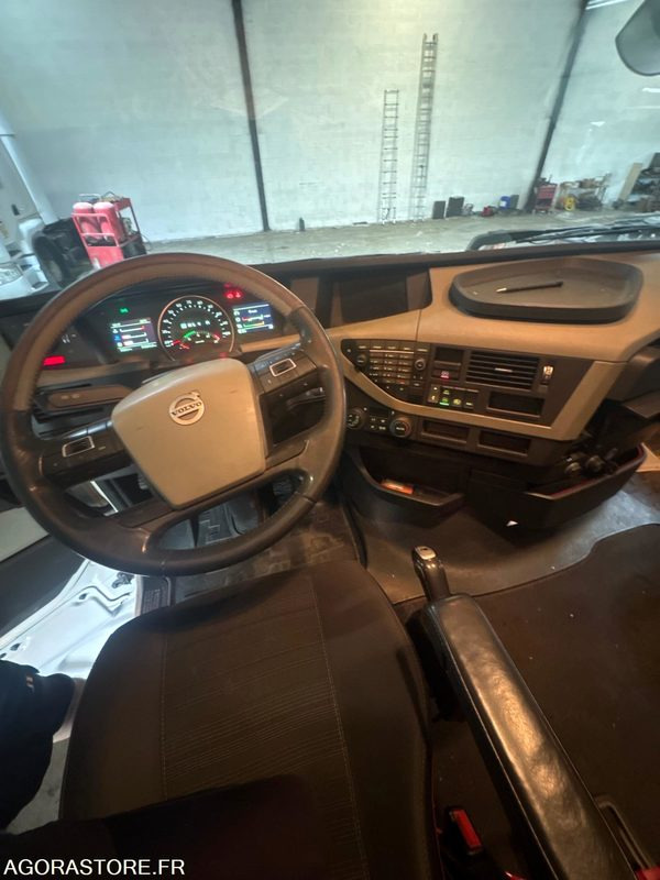 Tractor unit VOLVO FH 500 - 744 180 km - 2015: picture 6