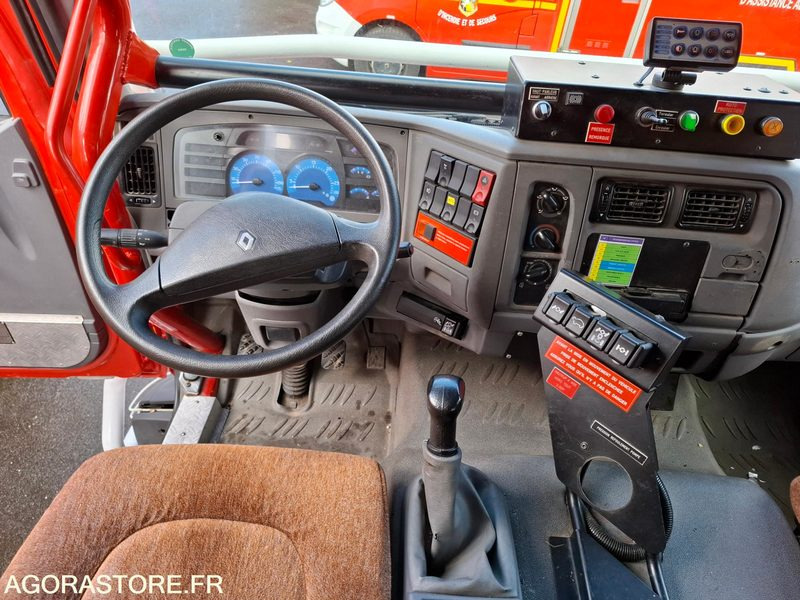 CAMION CITERNE FEUX FORET - RENAULT MIDLUM 220/12 - CM 806 JA - Truck: picture 4 CAMION CITERNE FEUX FORET - RENAULT MIDLUM 220/12 - CM 806 JA - Truck: picture 4