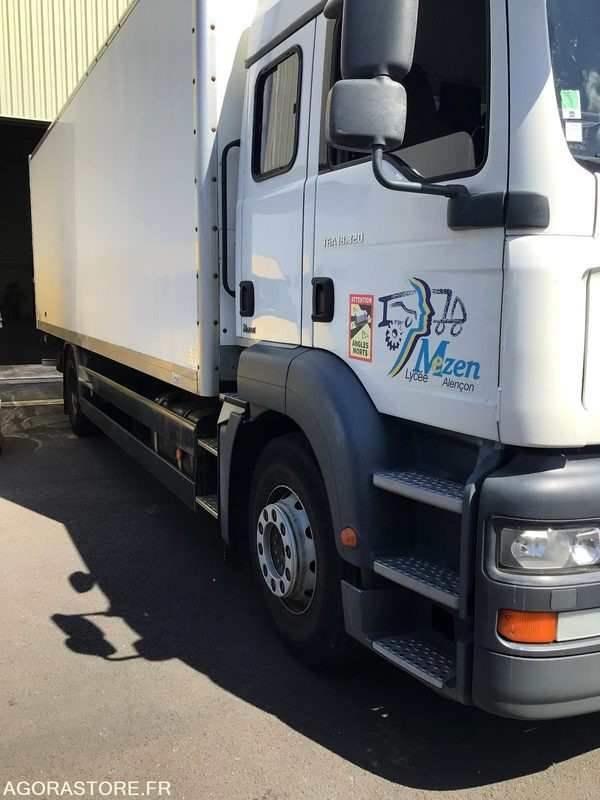 CAMION PORTEUR - Truck: picture 2 CAMION PORTEUR - Truck: picture 2