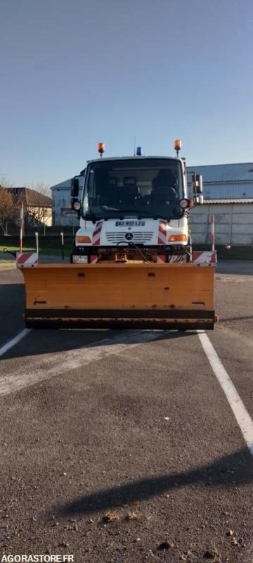 Mercedes UNIMOG U300 - lame de déneigement / saleuse - 2011- 24300 kms - Truck: picture 4 Mercedes UNIMOG U300 - lame de déneigement / saleuse - 2011- 24300 kms - Truck: picture 4