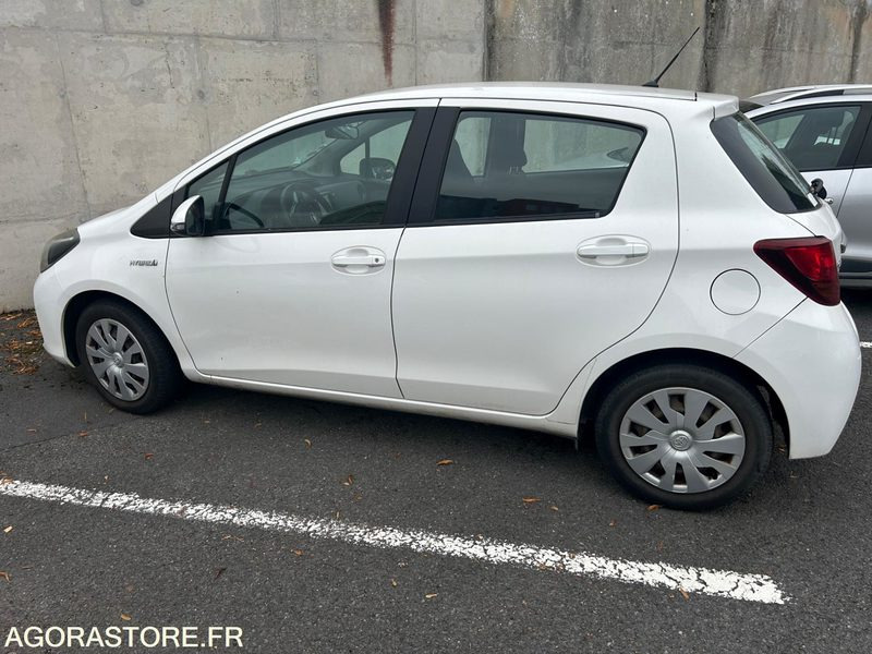 YARIS HYBRIDE AUTOMATIQUE / 2015 / 117 353KMS / VEHICULE ROULANT MAIS ENDOMMAGE - Car: picture 1 YARIS HYBRIDE AUTOMATIQUE / 2015 / 117 353KMS / VEHICULE ROULANT MAIS ENDOMMAGE - Car: picture 1