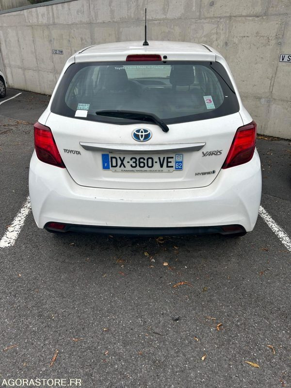 YARIS HYBRIDE AUTOMATIQUE / 2015 / 117 353KMS / VEHICULE ROULANT MAIS ENDOMMAGE - Car: picture 5 YARIS HYBRIDE AUTOMATIQUE / 2015 / 117 353KMS / VEHICULE ROULANT MAIS ENDOMMAGE - Car: picture 5