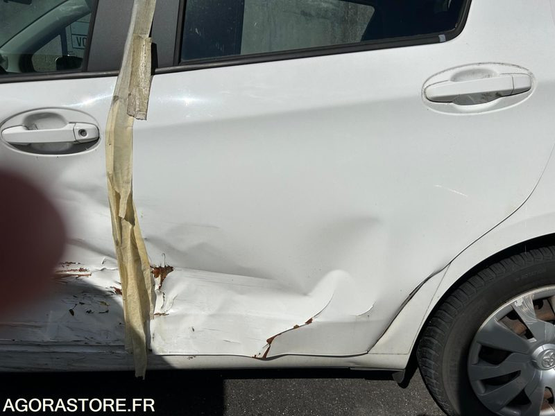 YARIS HYBRIDE AUTOMATIQUE / 2015 / 83416 KMS / NE ROULE PLUS - Car: picture 1 YARIS HYBRIDE AUTOMATIQUE / 2015 / 83416 KMS / NE ROULE PLUS - Car: picture 1