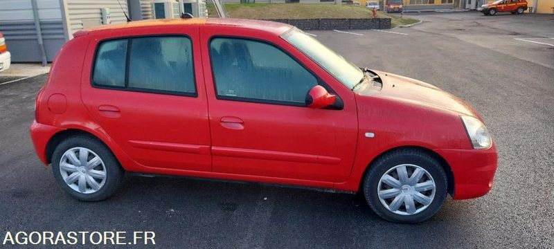Renault clio 1.5 dci (roulante) - Car: picture 3 Renault clio 1.5 dci (roulante) - Car: picture 3