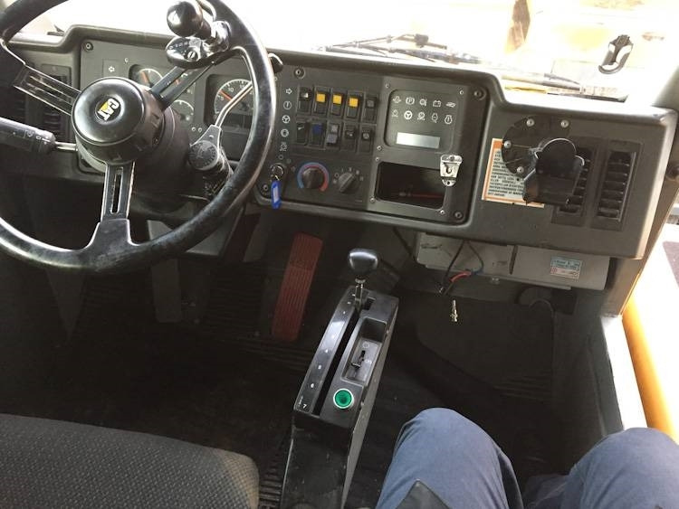 Rigid dumper/ Rock truck CAT 775 D: picture 12