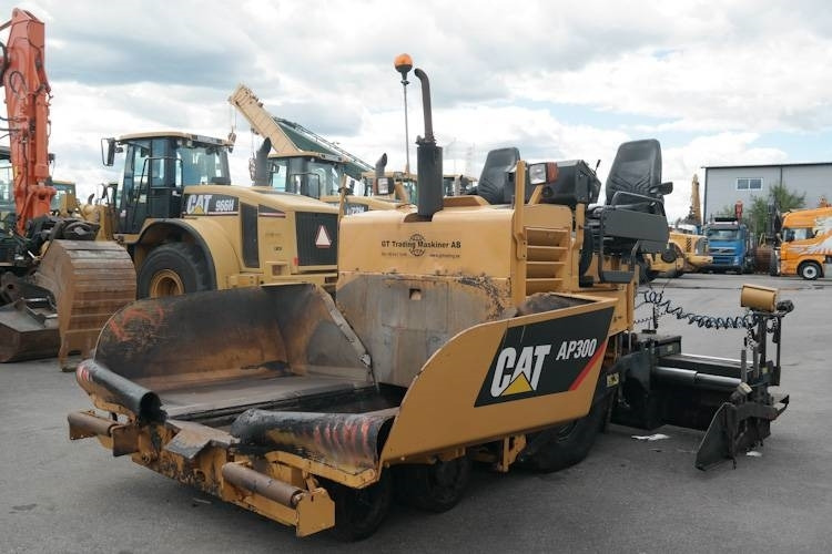 CAT AP 300 - Asphalt paver: picture 3 CAT AP 300 - Asphalt paver: picture 3