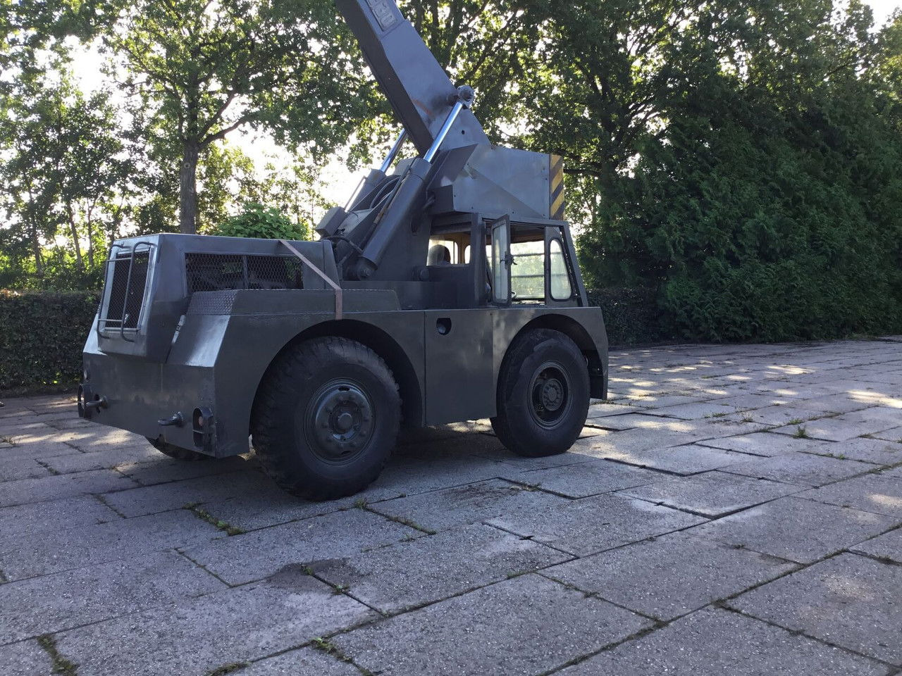 Grove Iron Fairy Saphire - All terrain crane: picture 1 Grove Iron Fairy Saphire - All terrain crane: picture 1