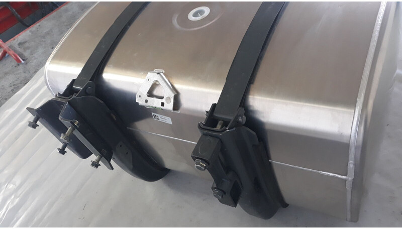 DAF OEM fuel tank 430L with brackets - Fuel tank for Truck: picture 5 DAF OEM fuel tank 430L with brackets - Fuel tank for Truck: picture 5