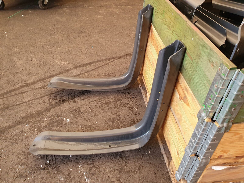 DAF original fuel tank brackets 620x675 - Fuel system for Truck: picture 2 DAF original fuel tank brackets 620x675 - Fuel system for Truck: picture 2