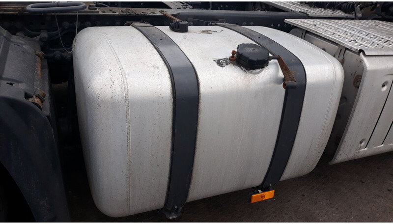 Mercedes-Benz Actros - Fuel tank for Truck: picture 3 Mercedes-Benz Actros - Fuel tank for Truck: picture 3