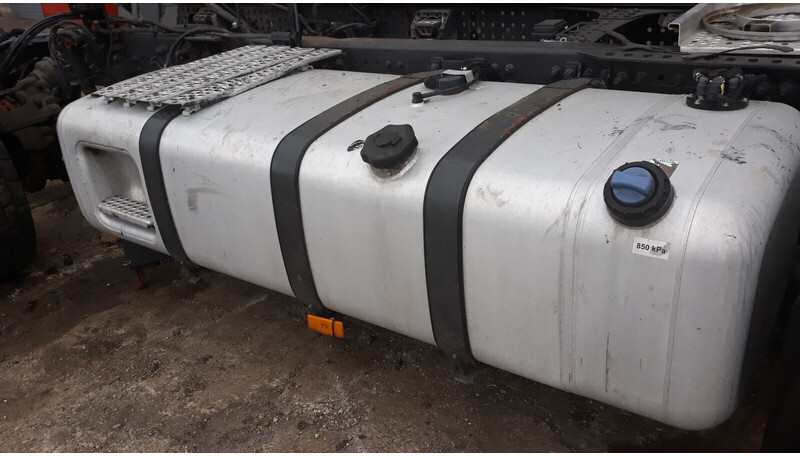 Mercedes-Benz Actros MP4 - Fuel tank for Truck: picture 4 Mercedes-Benz Actros MP4 - Fuel tank for Truck: picture 4