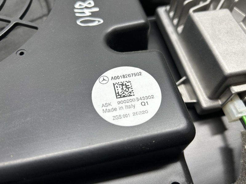 Mercedes-Benz subwoofer, speaker 24V - Cab and interior for Truck: picture 4 Mercedes-Benz subwoofer, speaker 24V - Cab and interior for Truck: picture 4