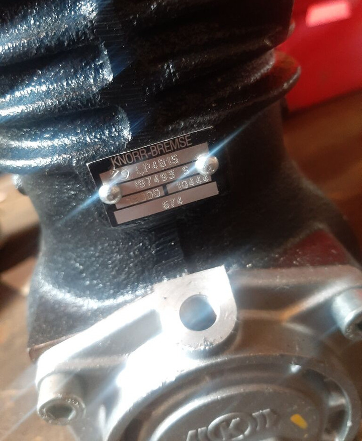Knorr-Bremse LP 4815 LP4815 197493 S Knorr-Bremse - Air brake compressor for Bus: picture 2 Knorr-Bremse LP 4815 LP4815 197493 S Knorr-Bremse - Air brake compressor for Bus: picture 2