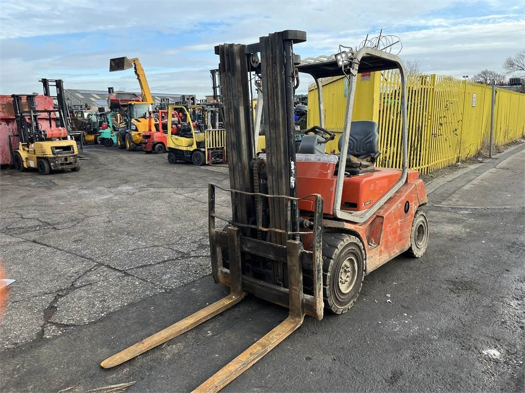 Cesab CBD30 - Diesel forklift: picture 2 Cesab CBD30 - Diesel forklift: picture 2