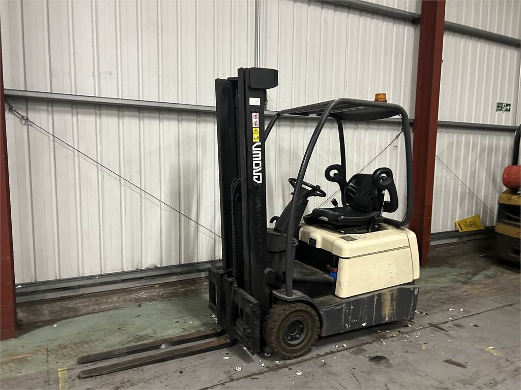 Crown SC3013 - Electric forklift: picture 2 Crown SC3013 - Electric forklift: picture 2