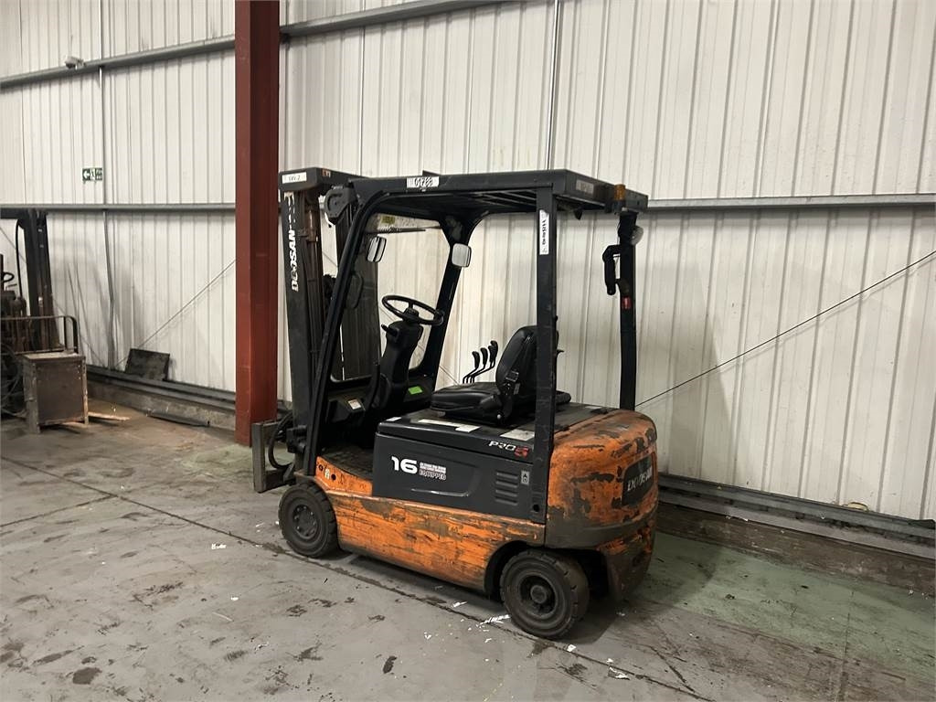 Doosan B16X-5 - Electric forklift: picture 3 Doosan B16X-5 - Electric forklift: picture 3