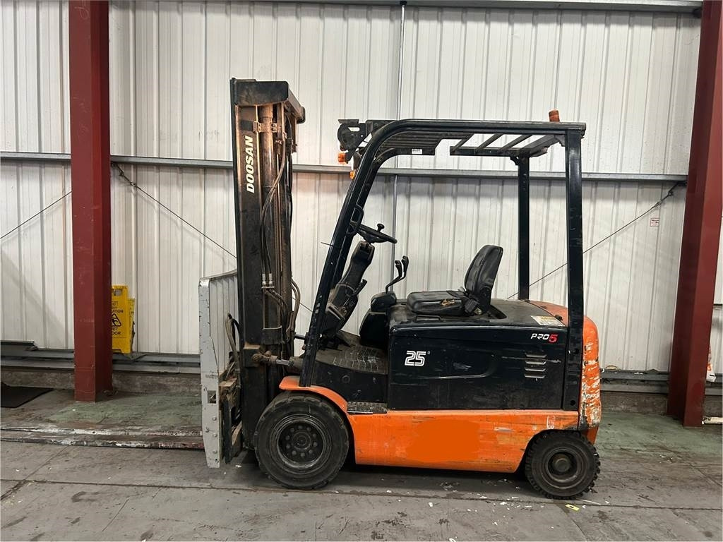Doosan B25X-5 - Electric forklift: picture 1 Doosan B25X-5 - Electric forklift: picture 1