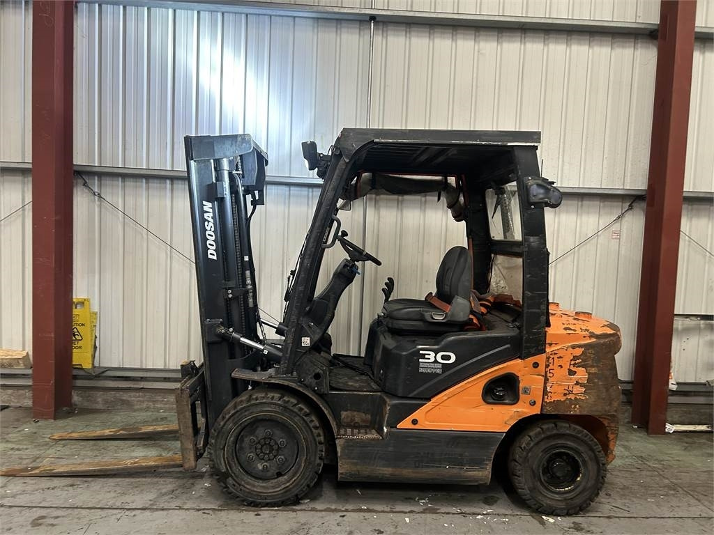 Diesel forklift Doosan D30S-5: picture 1