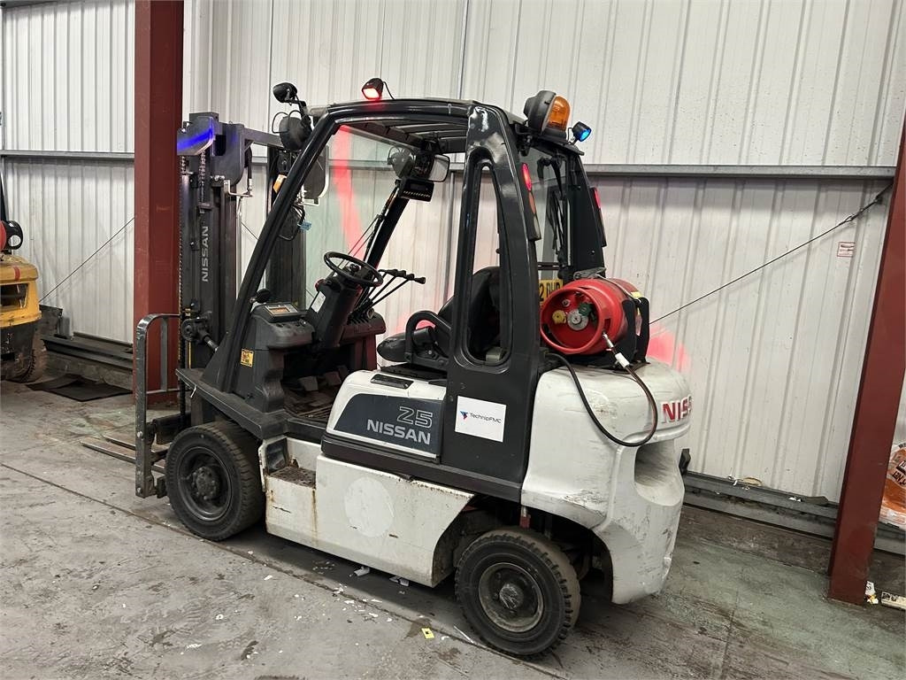 Nissan U1D2A25LQ - LPG forklift: picture 3 Nissan U1D2A25LQ - LPG forklift: picture 3