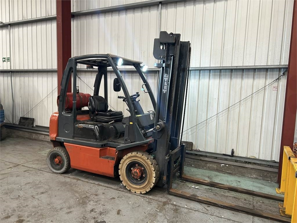 Nissan UD02A20PQ - LPG forklift: picture 4 Nissan UD02A20PQ - LPG forklift: picture 4