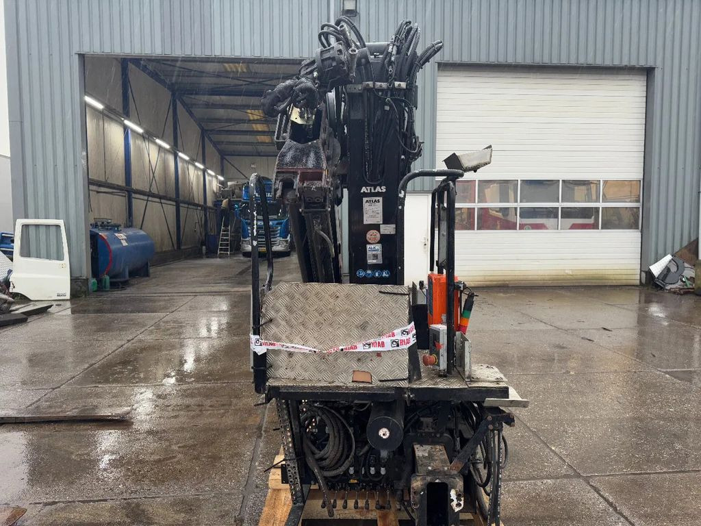 Atlas 240.2E-A3 + REMOTE CONTROL + 5E & 6E FUNCTIE 240 - Loader crane: picture 3 Atlas 240.2E-A3 + REMOTE CONTROL + 5E & 6E FUNCTIE 240 - Loader crane: picture 3