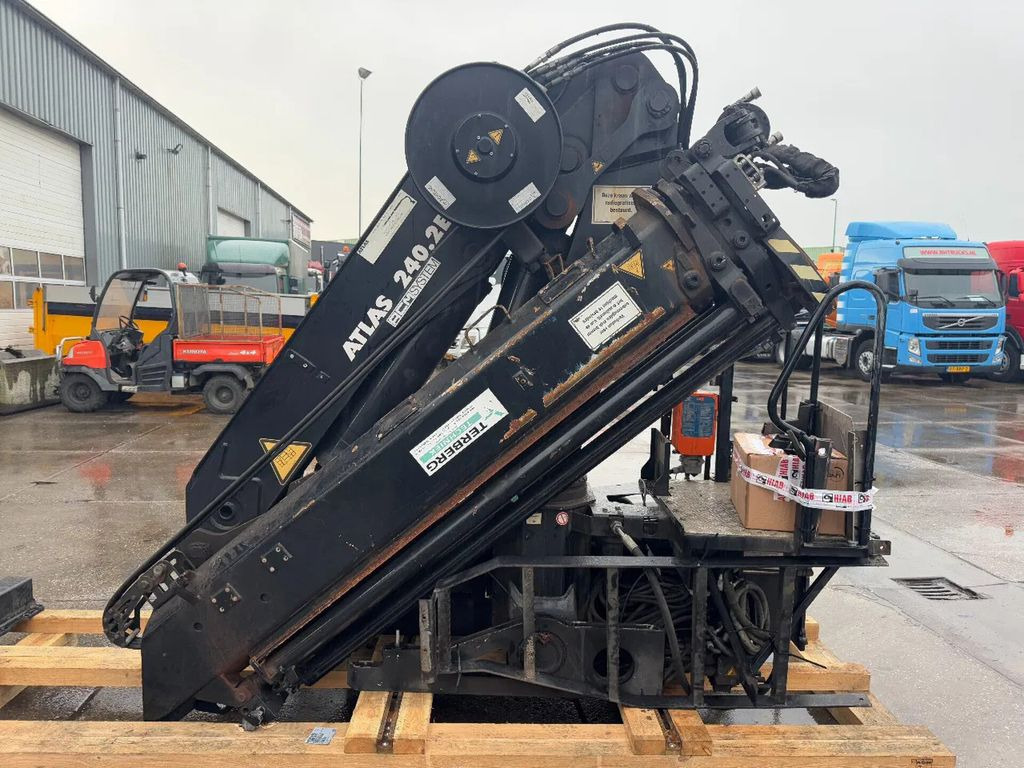 Atlas 240.2E-A3 + REMOTE CONTROL + 5E & 6E FUNCTIE 240 - Loader crane: picture 1 Atlas 240.2E-A3 + REMOTE CONTROL + 5E & 6E FUNCTIE 240 - Loader crane: picture 1