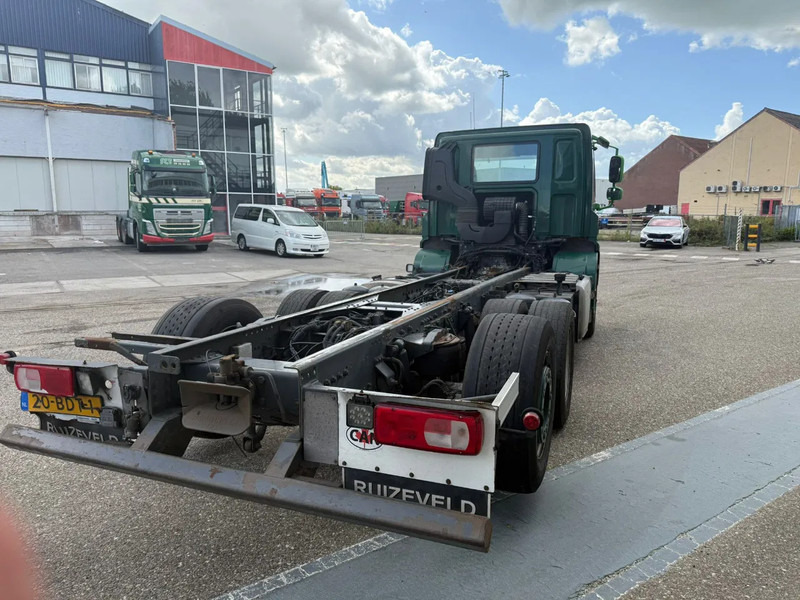 DAF CF 400 6X2 EURO 6 - ONLY 689.209 KM + STEERING AXLE - Cab chassis truck: picture 3 DAF CF 400 6X2 EURO 6 - ONLY 689.209 KM + STEERING AXLE - Cab chassis truck: picture 3