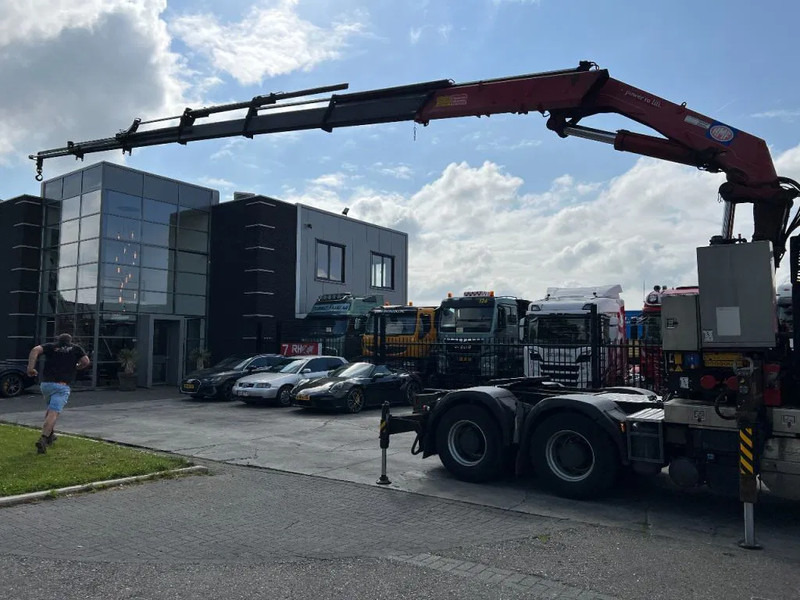 DAF XF 105.460 6X4 EURO 5 + HMF 4220 K6 + REMOTE CONTROL + RETARDER - Crane truck: picture 2 DAF XF 105.460 6X4 EURO 5 + HMF 4220 K6 + REMOTE CONTROL + RETARDER - Crane truck: picture 2