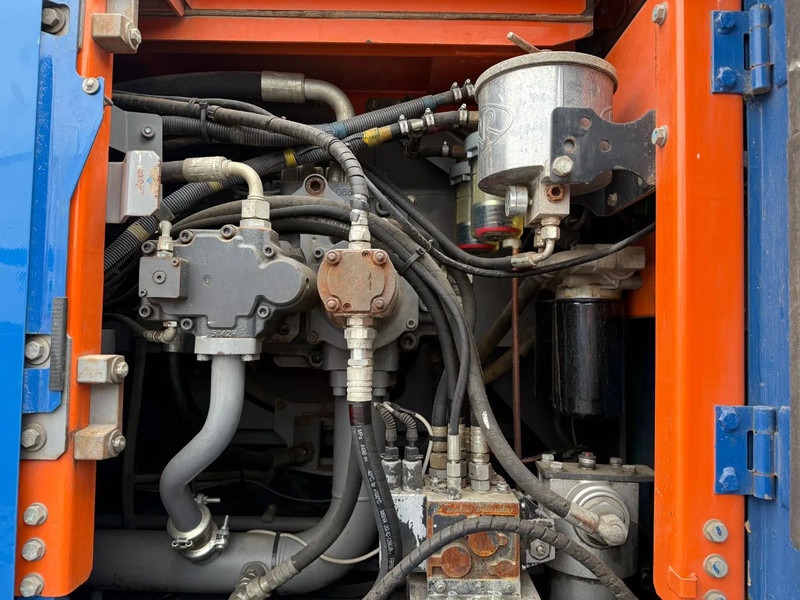 Crawler excavator Hitachi ZAXIS ZX490LCH-6, CE,9470 HOURS AUXIARY HYDRAULIC PLUMBING: picture 15