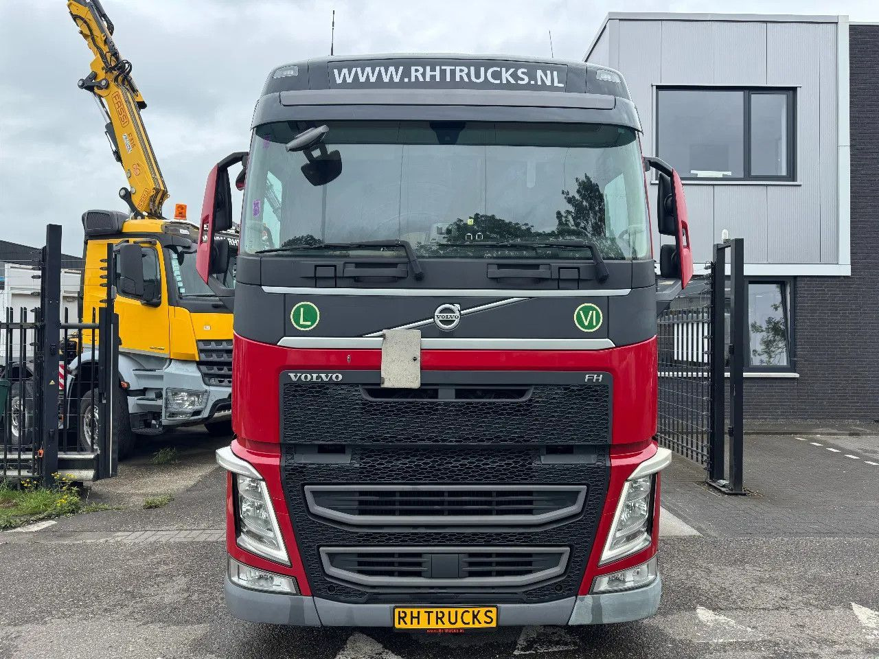 Volvo FH 420 4X2 - EURO 6 + LOW DECK - Tractor unit: picture 2 Volvo FH 420 4X2 - EURO 6 + LOW DECK - Tractor unit: picture 2