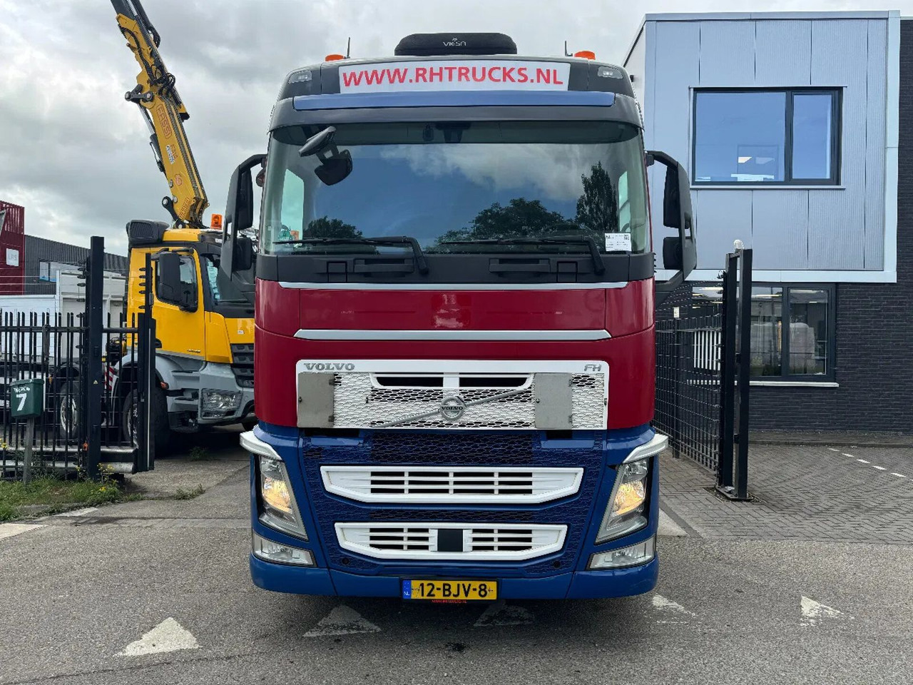 Volvo FH 420 4X2 SPOILERS STANDKLIMA EURO 6 2017 - Tractor unit: picture 2 Volvo FH 420 4X2 SPOILERS STANDKLIMA EURO 6 2017 - Tractor unit: picture 2
