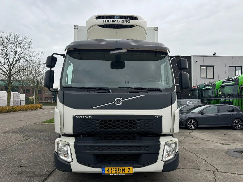 Volvo FE 250 4X2 - EURO 6 + THERMOKING T-500R + DHOLLA - Refrigerator truck: picture 2 Volvo FE 250 4X2 - EURO 6 + THERMOKING T-500R + DHOLLA - Refrigerator truck: picture 2