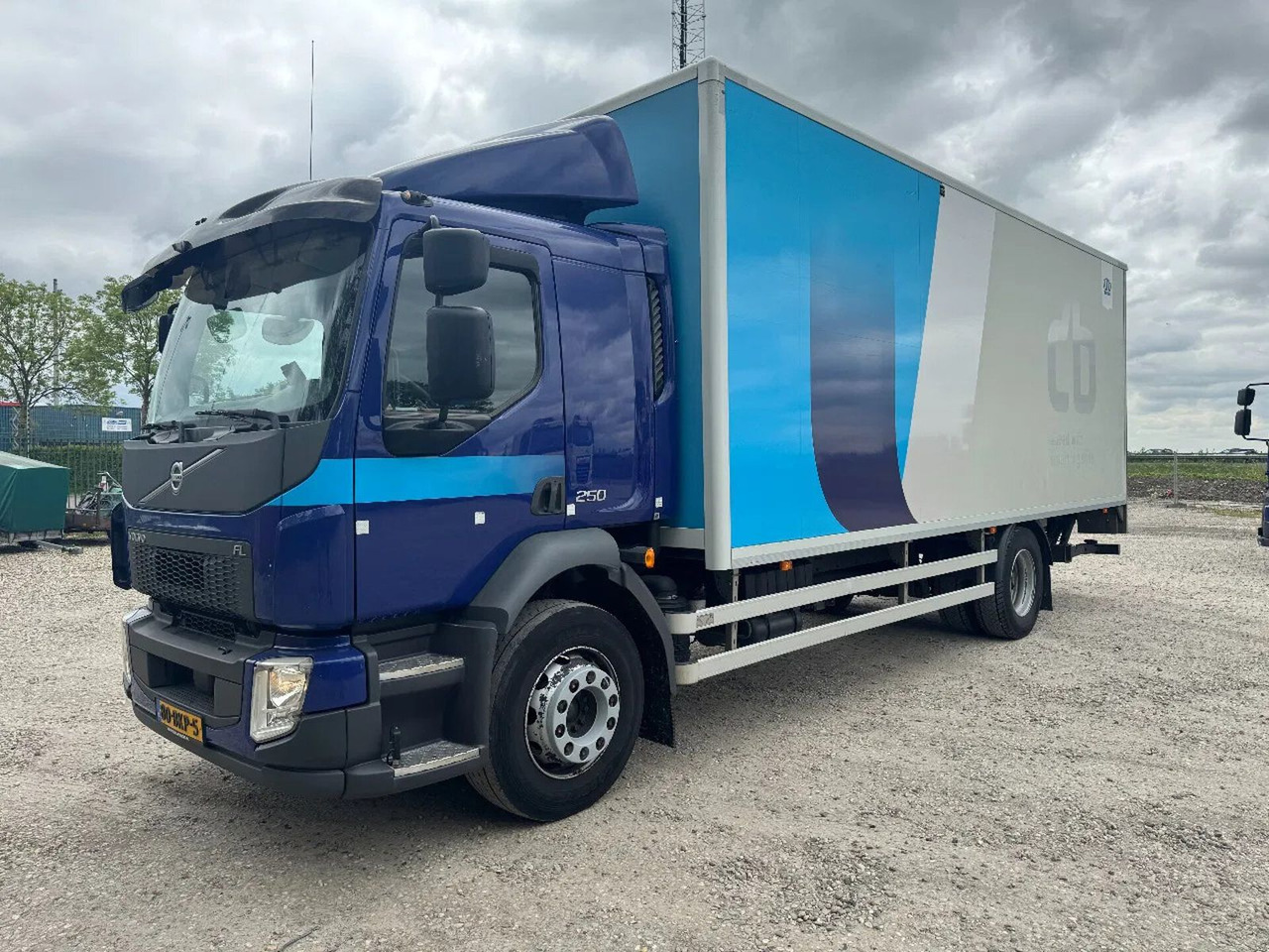 Volvo FL 250 4X2 EURO 6 CARGO LOCK + DHOLLANDIA LIFT T - Box truck: picture 5 Volvo FL 250 4X2 EURO 6 CARGO LOCK + DHOLLANDIA LIFT T - Box truck: picture 5