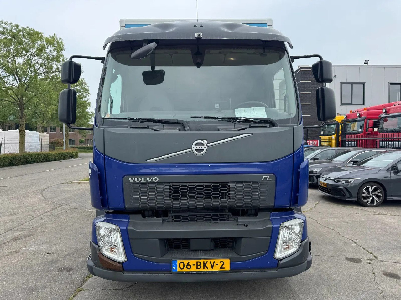 Volvo FL 250 4X2 - EURO 6 + DHOLLANDIA LIFT + TÜV 04-2 - Box truck: picture 2 Volvo FL 250 4X2 - EURO 6 + DHOLLANDIA LIFT + TÜV 04-2 - Box truck: picture 2