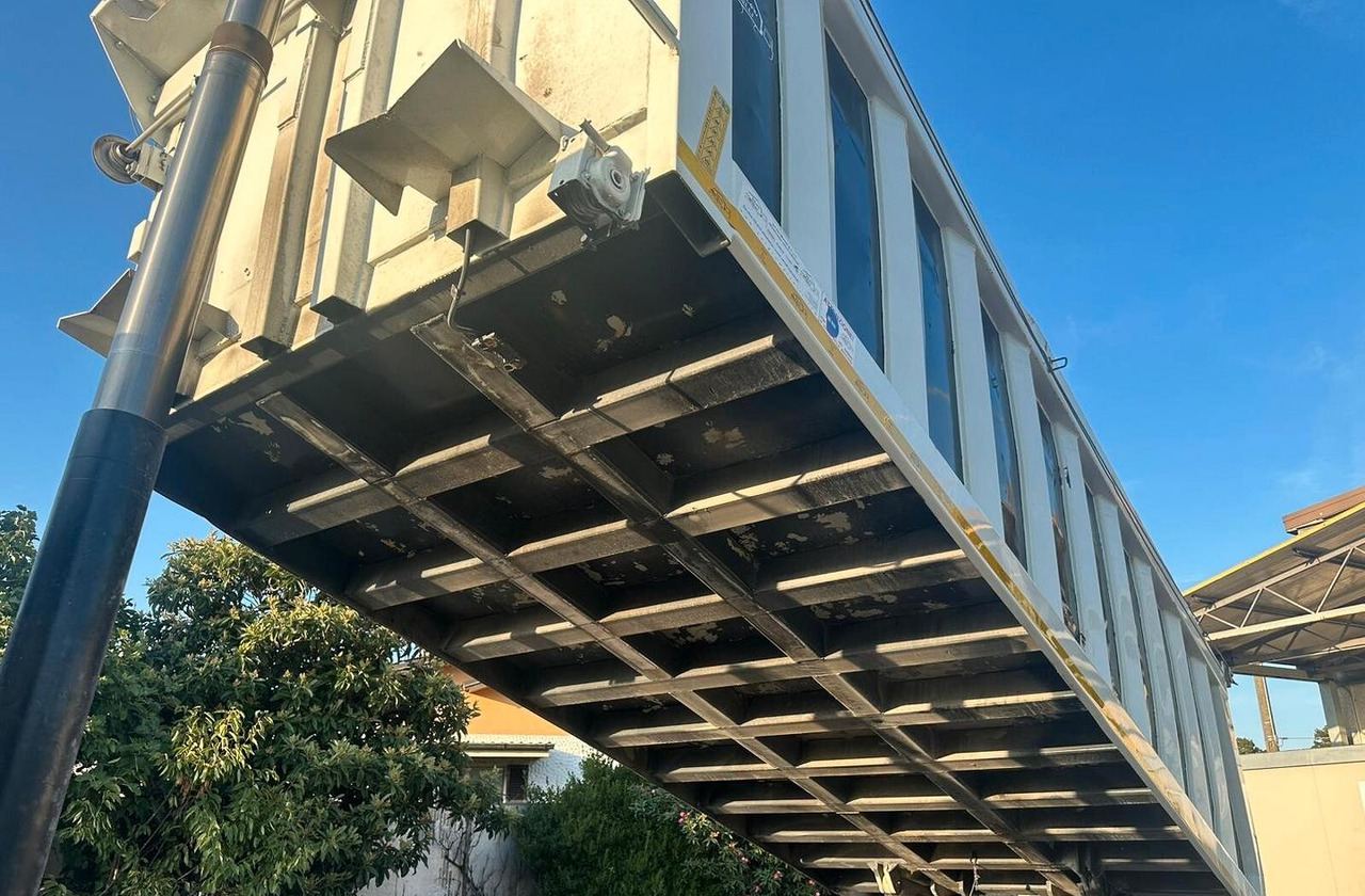 Leasing of Astra HD8 84 4 assi ribaltabile EURO 5 Astra HD8 84 4 assi ribaltabile EURO 5: picture 14 Leasing of Astra HD8 84 4 assi ribaltabile EURO 5 Astra HD8 84 4 assi ribaltabile EURO 5: picture 14