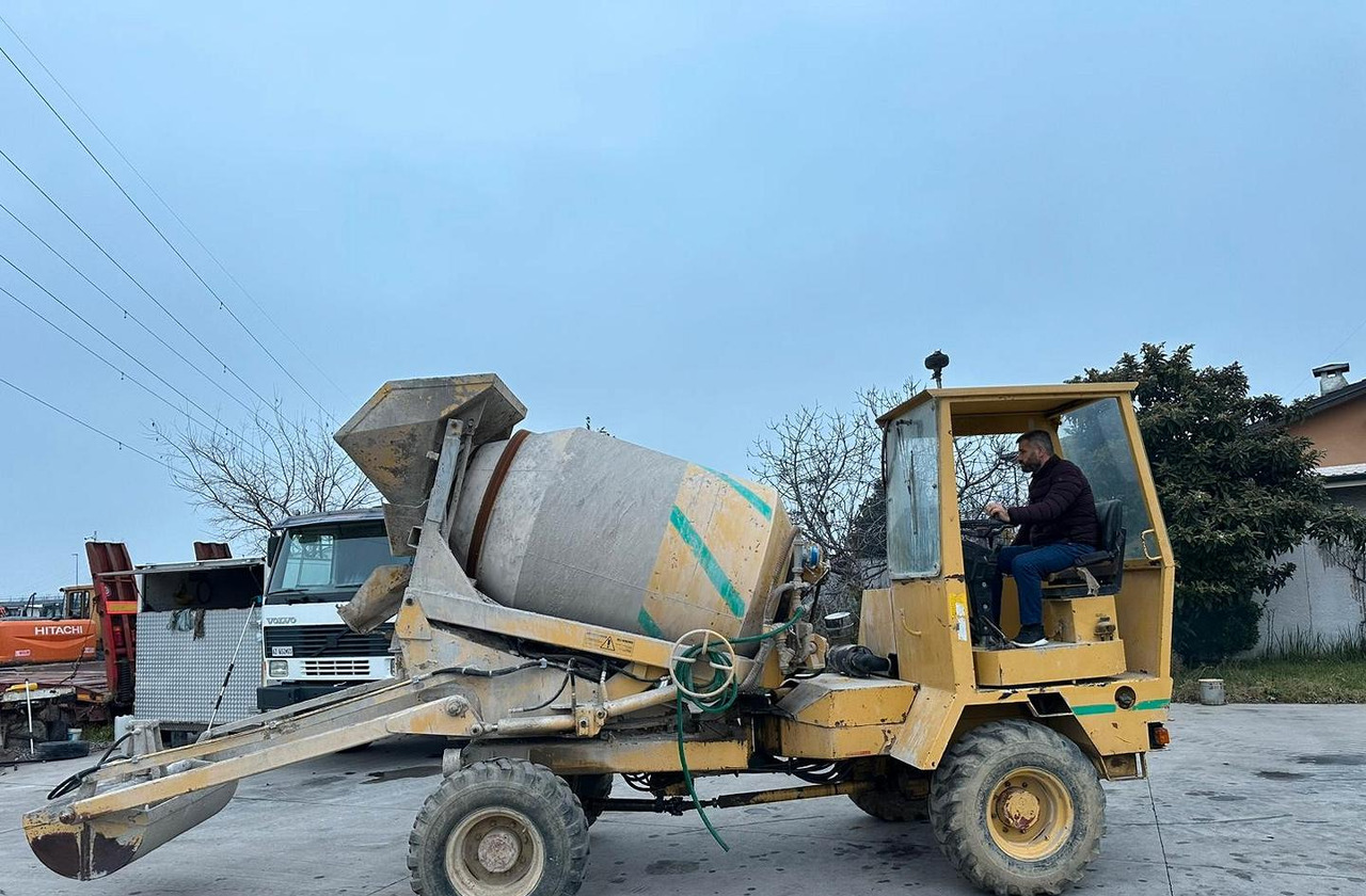 Autocaricante Comet - Concrete mixer truck: picture 3 Autocaricante Comet - Concrete mixer truck: picture 3