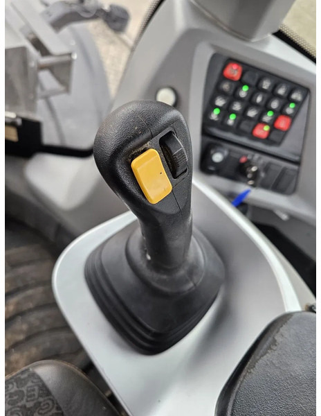 Wheel loader Case 821G: picture 11