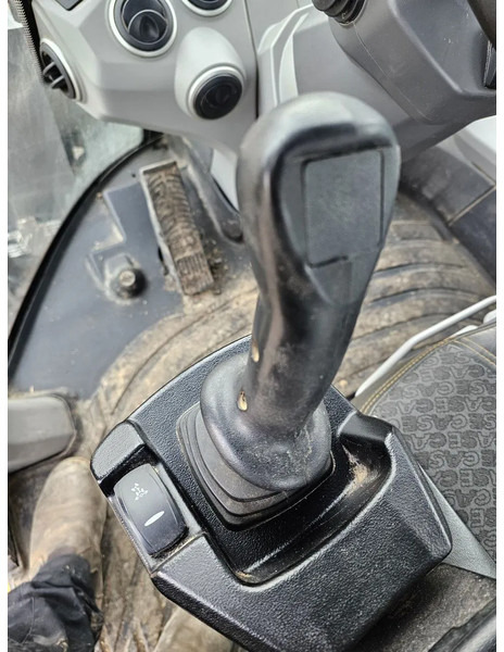 Wheel loader Case 821G: picture 13