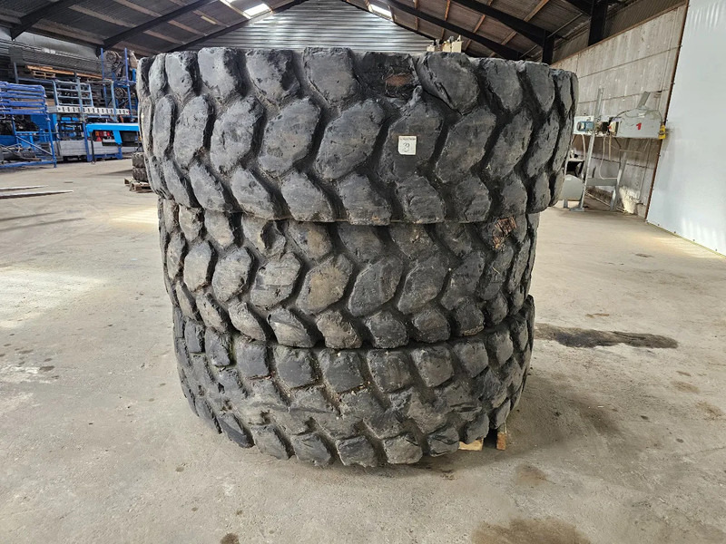 Michelin 18.00 R33 - Tire for Truck: picture 4 Michelin 18.00 R33 - Tire for Truck: picture 4