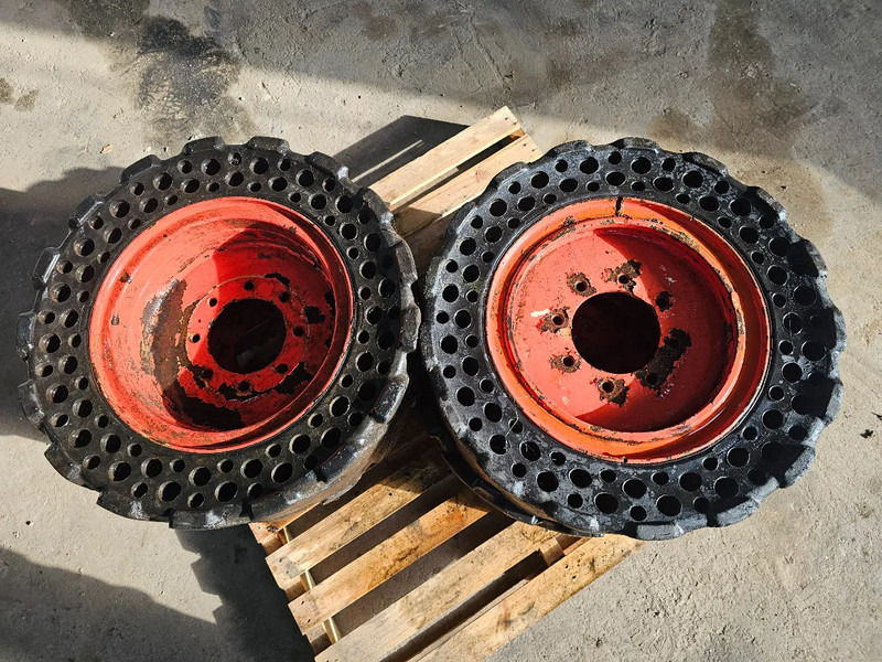 Michelin 30x10-16 - Tire for Truck: picture 1 Michelin 30x10-16 - Tire for Truck: picture 1