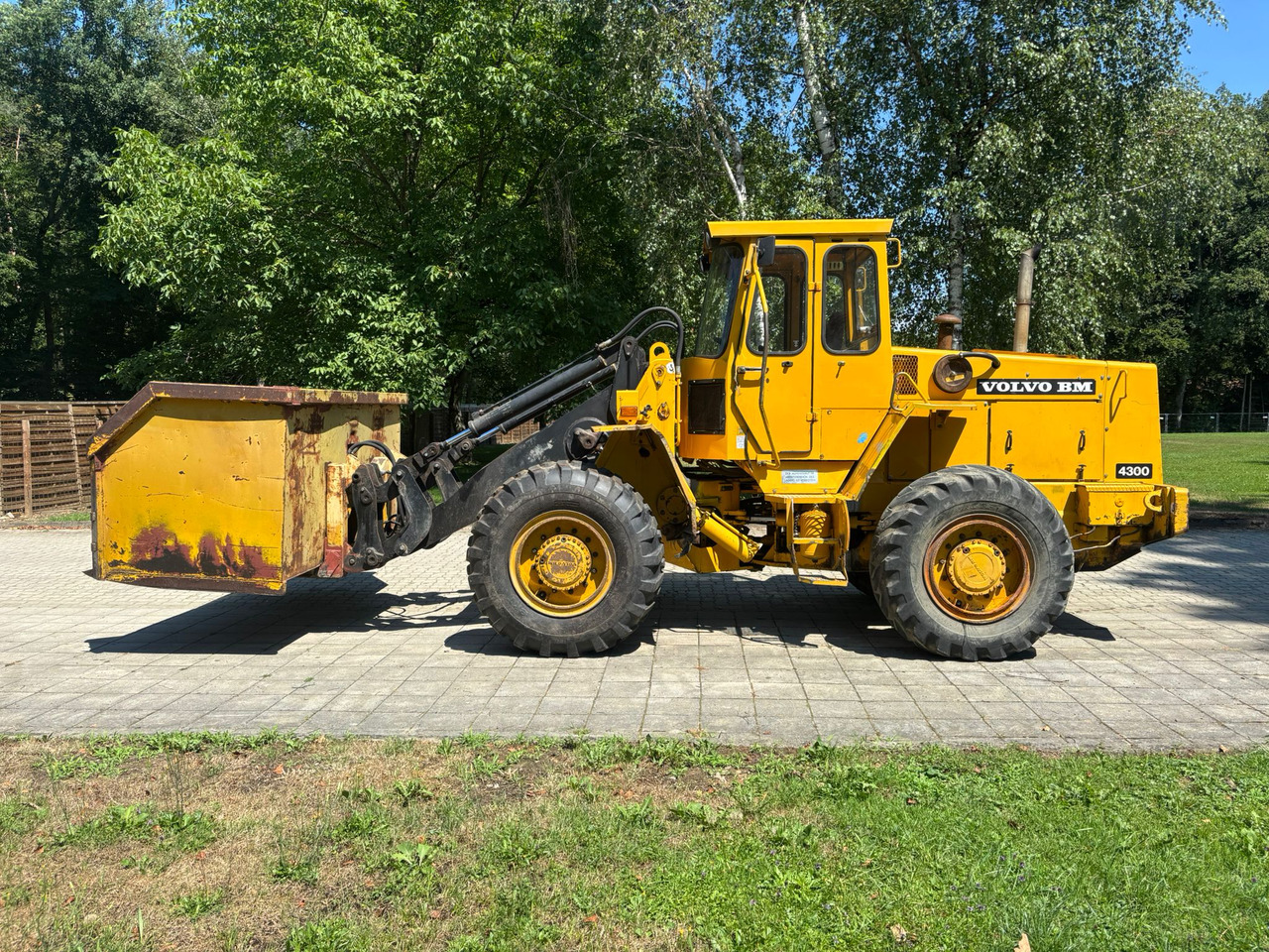 VOLVO BM 4300 - Wheel loader: picture 1 VOLVO BM 4300 - Wheel loader: picture 1