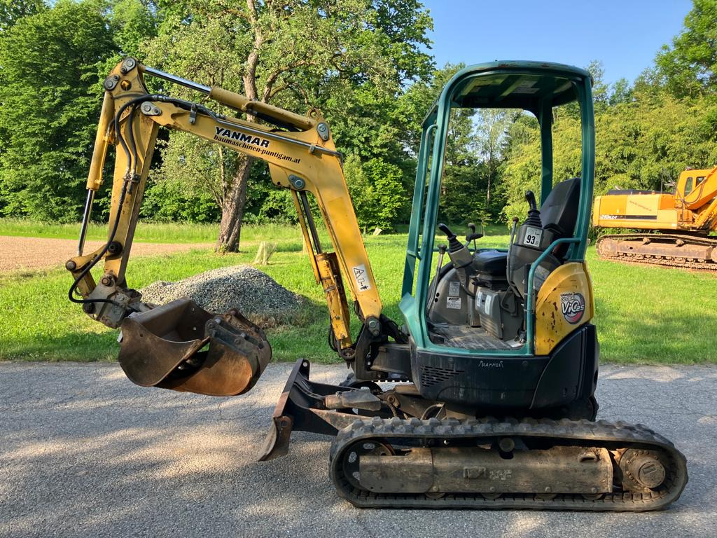 YANMAR VIO 25-4 - Mini excavator: picture 1 YANMAR VIO 25-4 - Mini excavator: picture 1