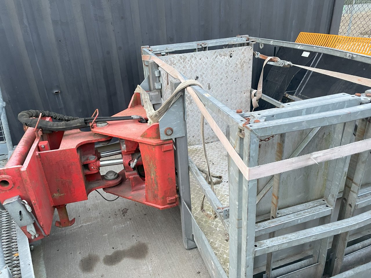 Telescopic wheel loader MANITOU MRT2150: picture 10