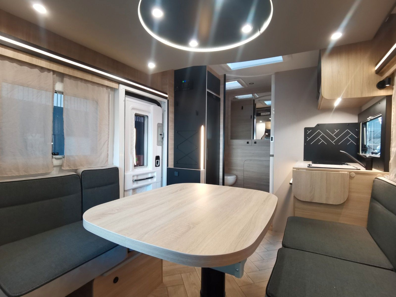 Semi-integrated motorhome Chausson 650 TITANIUM / - 2026 - / NUR 6.39 M. / HUBBETT: picture 14