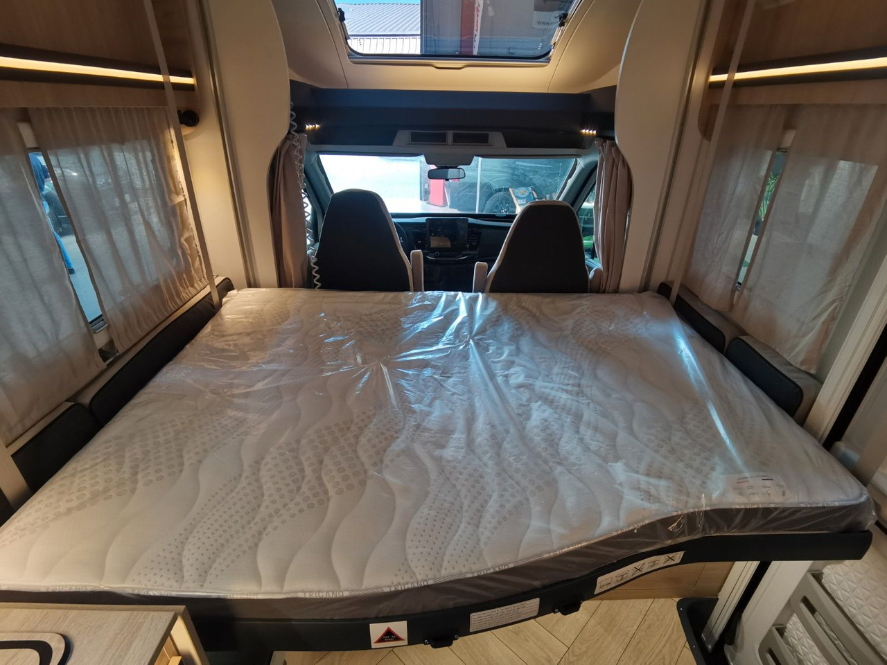 Semi-integrated motorhome Chausson 650 TITANIUM / - 2026 - / NUR 6.39 M. / HUBBETT: picture 17