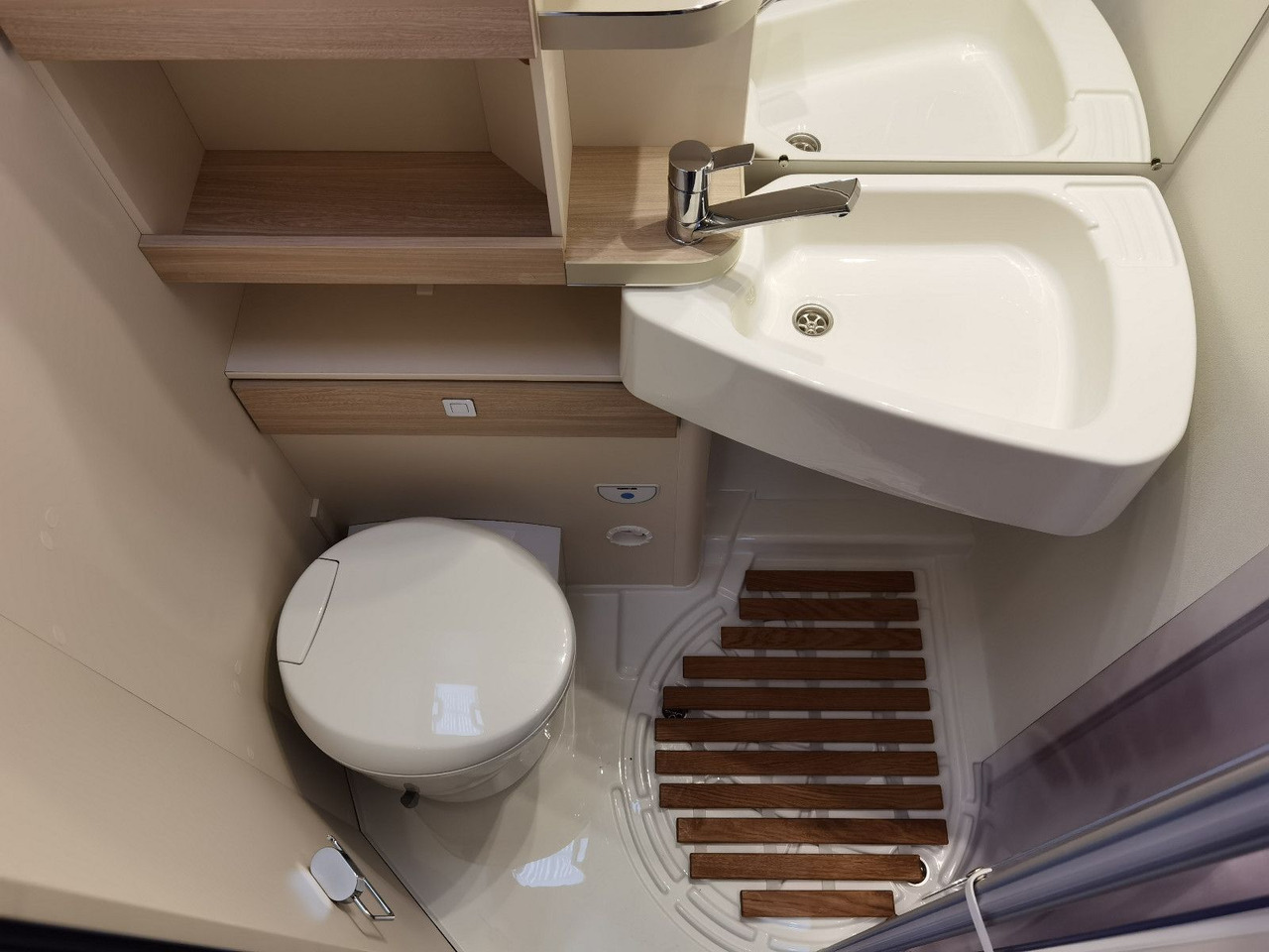 Alcove motorhome Eura Mobil ACTIVA ONE 650 HS / MOD. 2026 / TOP- AUSSTATTUNG: picture 22