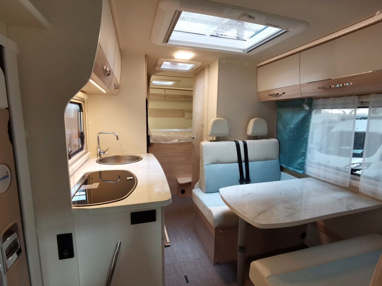 Alcove motorhome Eura Mobil ACTIVA ONE 690 HB / 180PS-40H MAXI/ PANORAMADACH: picture 14